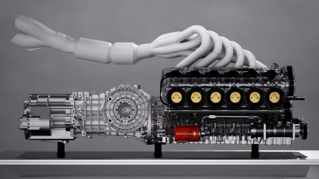 Non crederai mai di che auto è questo V12